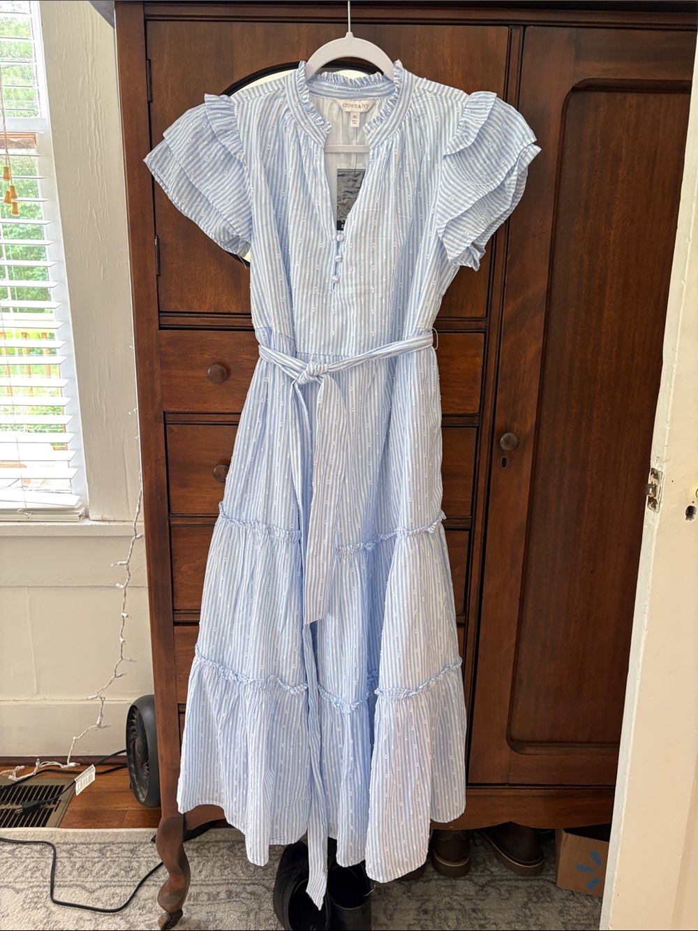crown & ivy Light Blue and White Striped Ruffle-Sleeve Maxi Dress